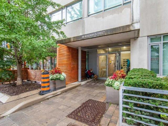 806 - 38 Niagara St