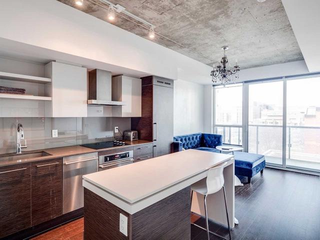 736 - 1030 King St W