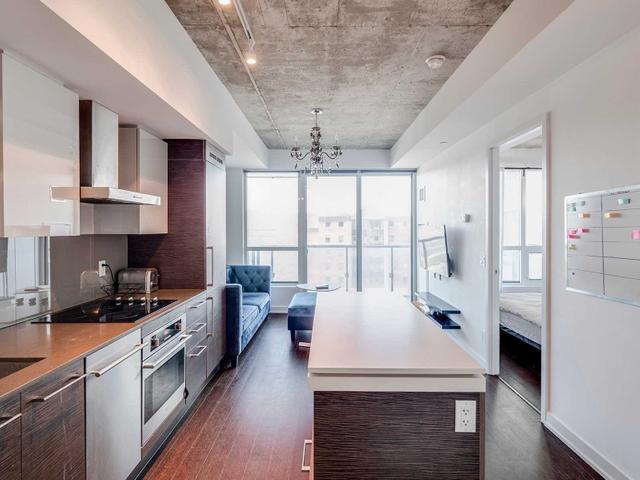 736 - 1030 King St W