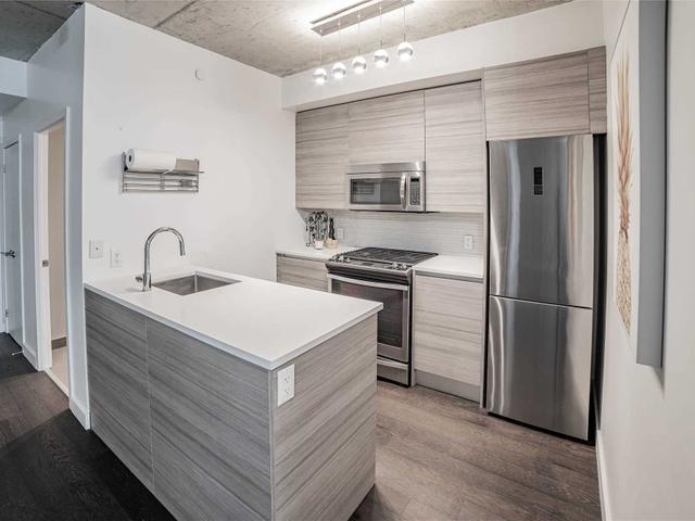 717 - 111 Bathurst St