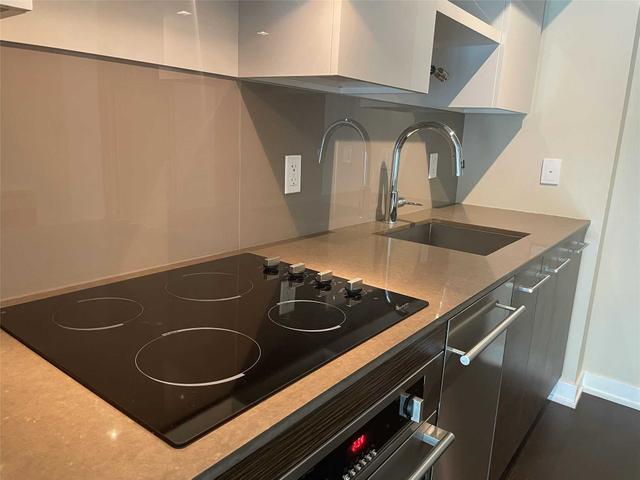 601 - 1030 King St W