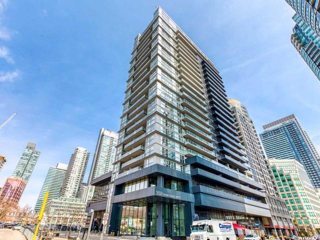 2118 - 352 Front St W