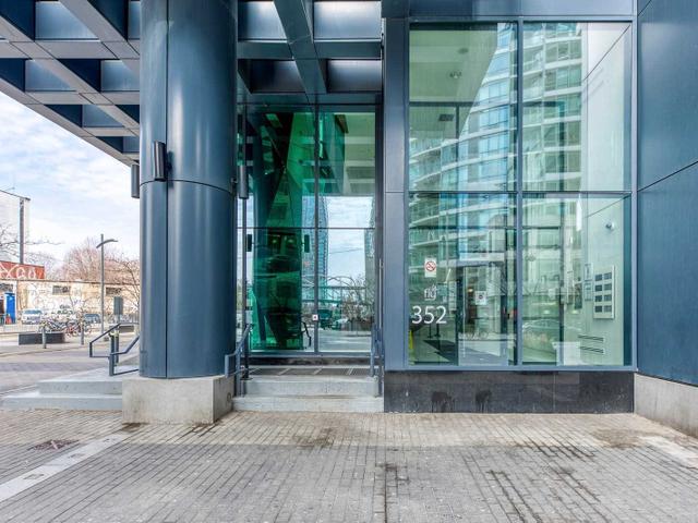 2118 - 352 Front St W