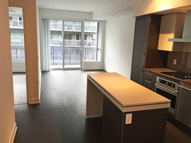 522 - 1030 King St W