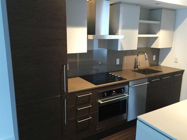 522 - 1030 King St W