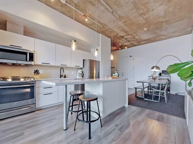 403 - 60 Bathurst St