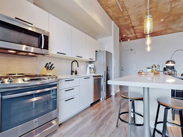 403 - 60 Bathurst St