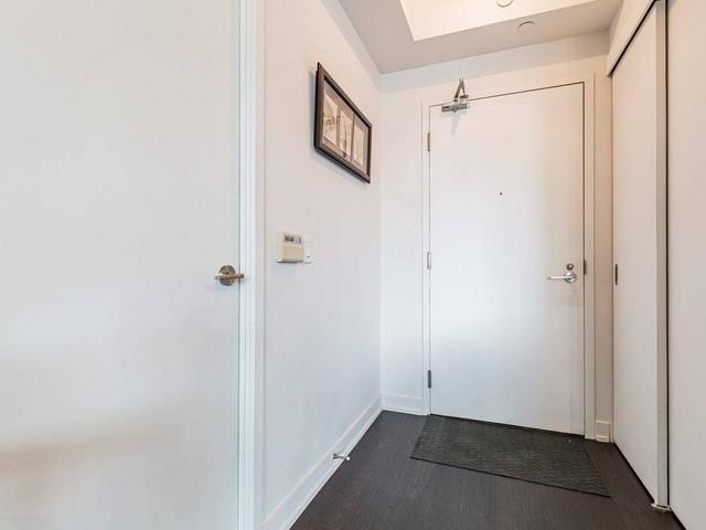 1112 - 1030 King St W