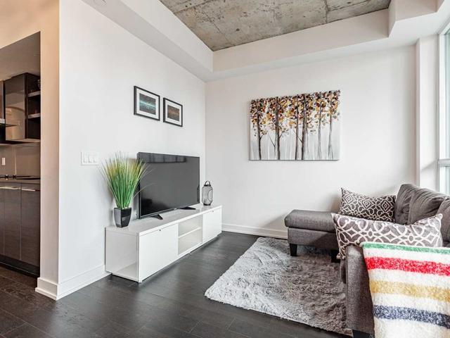 1112 - 1030 King St W