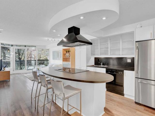 219 - 550 Queens Quay W