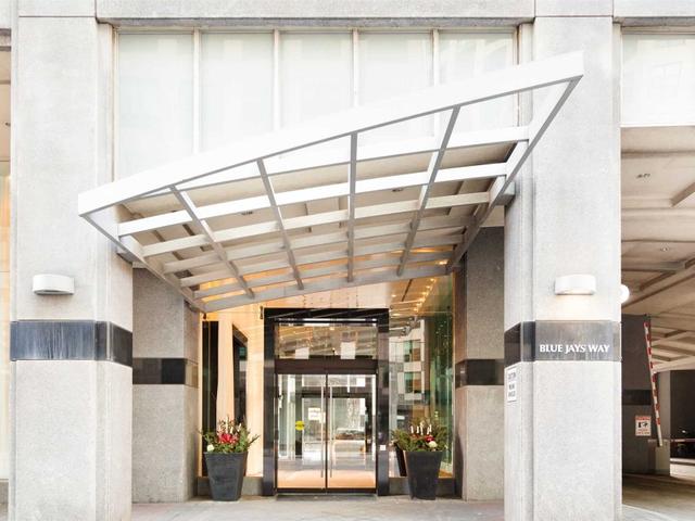 319 - 20 Blue Jays Way