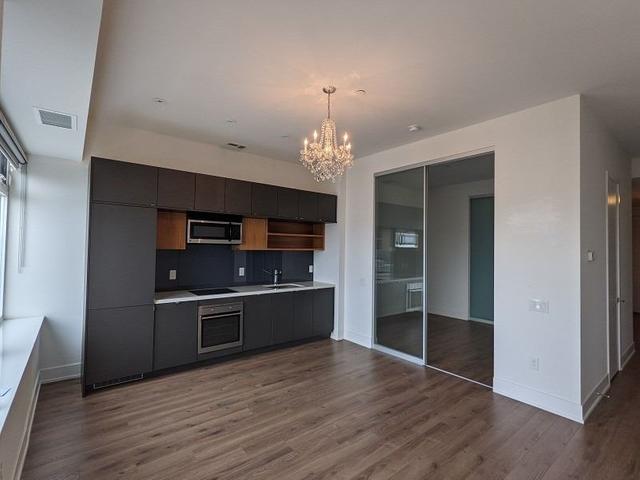 1625 - 111 St Clair Ave W