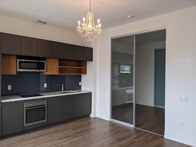 1625 - 111 St Clair Ave W