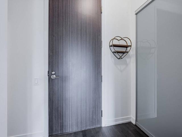 1005 - 560 King St W