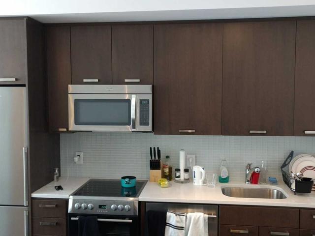 1010 - 295 Adelaide St W