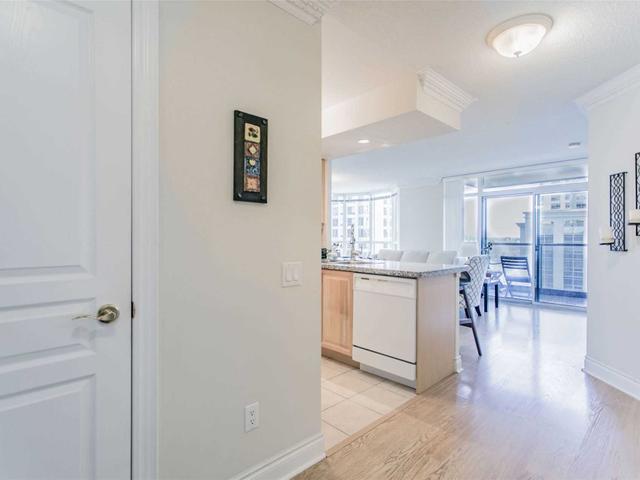 805 - 10 Northtown Way