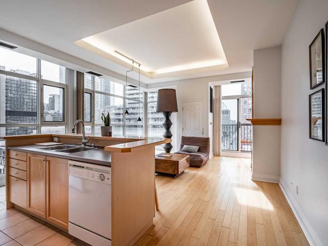 707 - 8 Wellesley St E