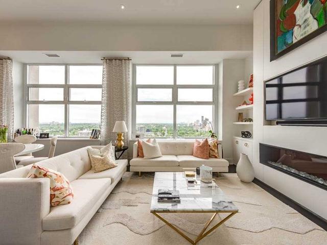 2009 - 111 St. Clair Ave W