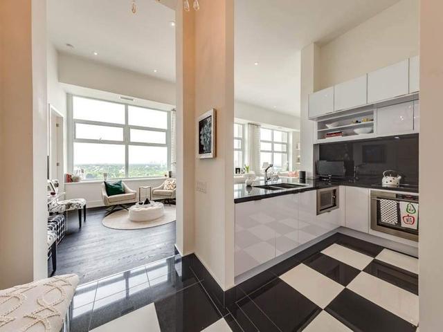 2009 - 111 St. Clair Ave W