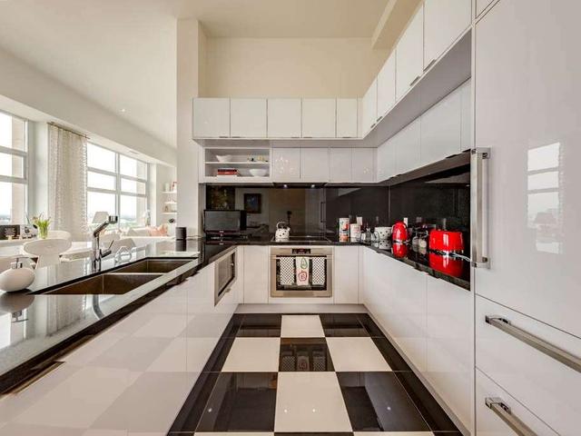 2009 - 111 St. Clair Ave W