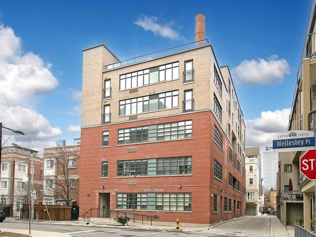 107 - 10 Wellesley Pl