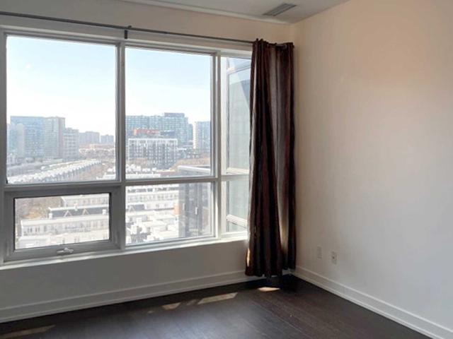 1031 - 1030 King St W