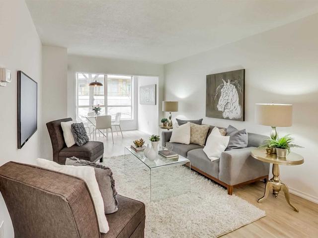 302 - 225 Davenport Rd