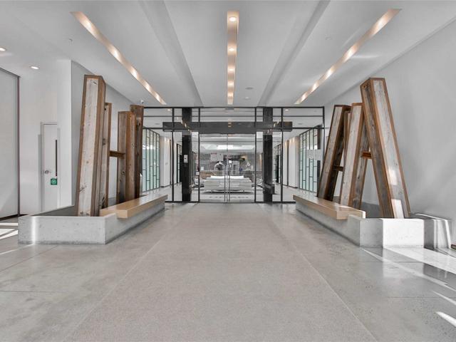 443 - 1030 King St W