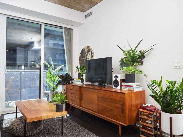 924 - 1030 King St W