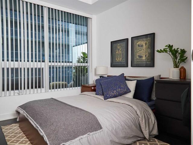 924 - 1030 King St W