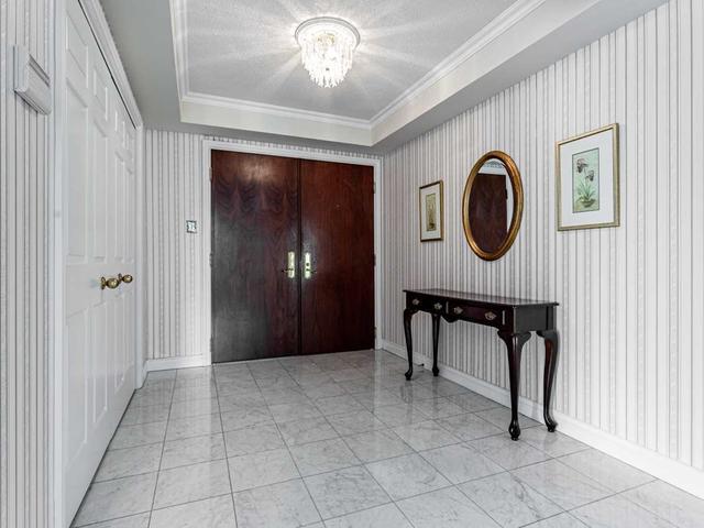 313 - 215 The Donway W