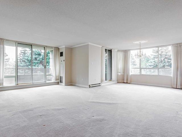 313 - 215 The Donway W