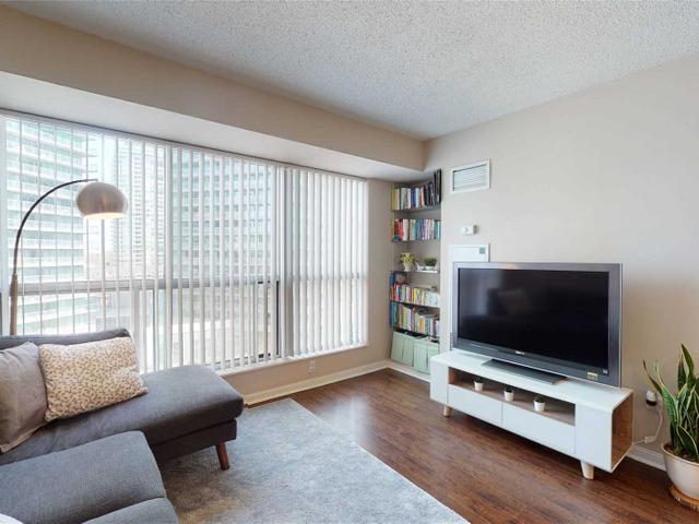 817 - 23 Lorraine Dr