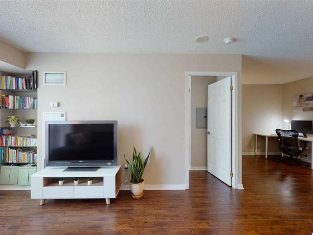 817 - 23 Lorraine Dr