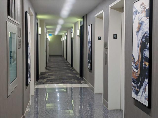 826 - 250 Wellington St W