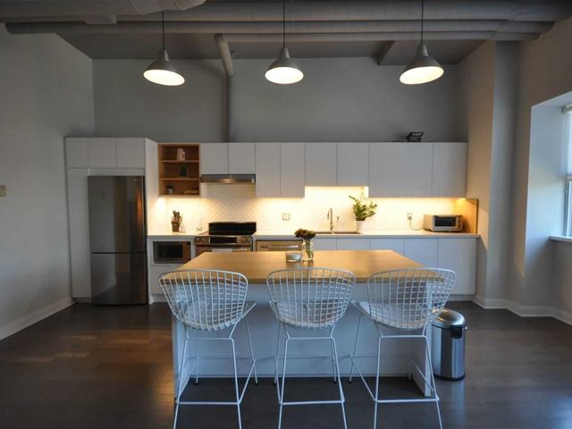 608 - 700 King St W