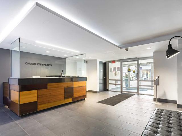 114 - 955 Queen St W