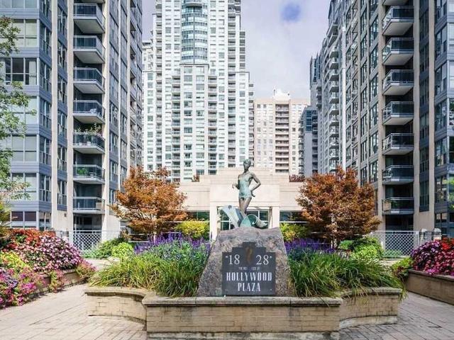 1800 - 18 Hollywood Ave