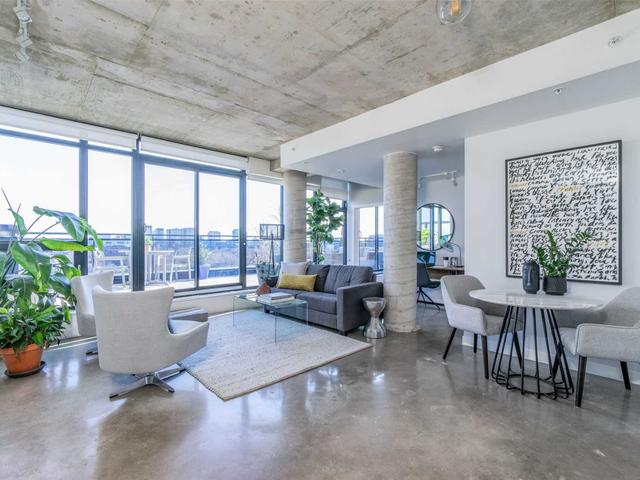 602 - 1239 Dundas W St