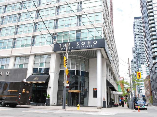 1521 - 36 Blue Jays Way