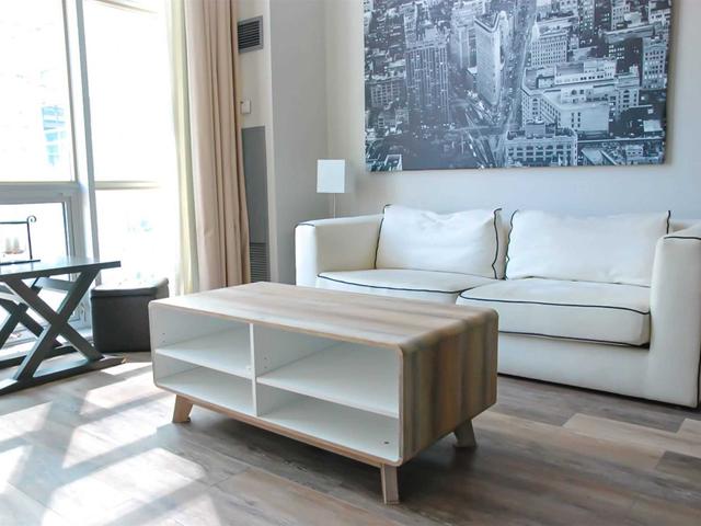 1521 - 36 Blue Jays Way