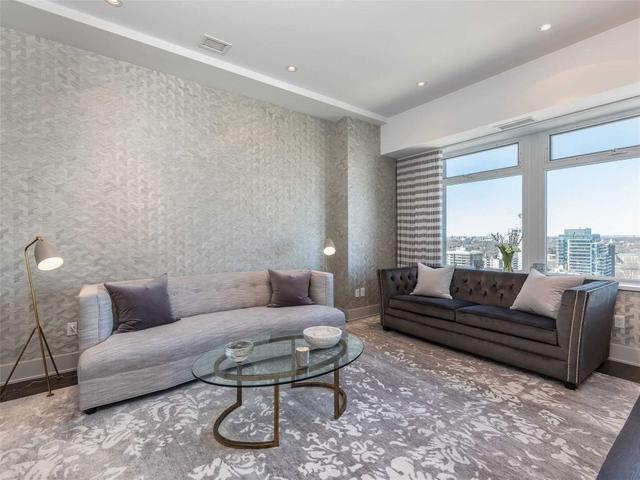 1821 - 111 St Clair Ave W