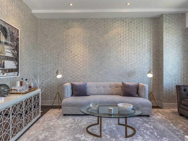 1821 - 111 St Clair Ave W