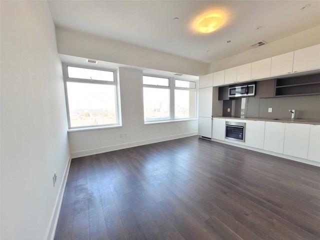 425 - 111 St. Clair Ave W