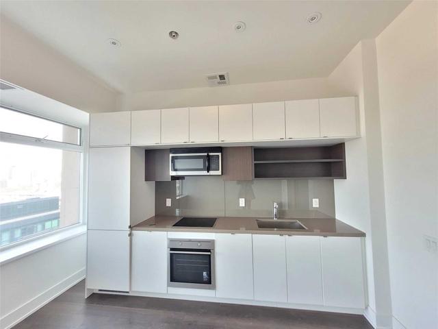 425 - 111 St. Clair Ave W