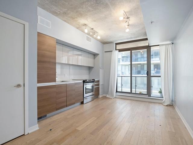 402 - 8 Gladstone Ave