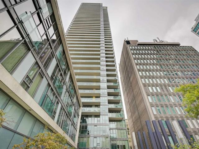 411 - 33 Lombard St