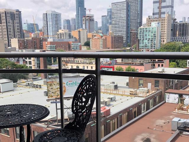 819 - 255 Richmond St E