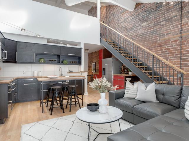 402 - 81A Front St E