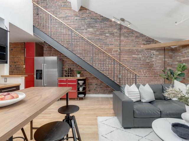 402 - 81A Front St E